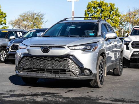 Certified 2024 Toyota Corolla Cross SE image 3