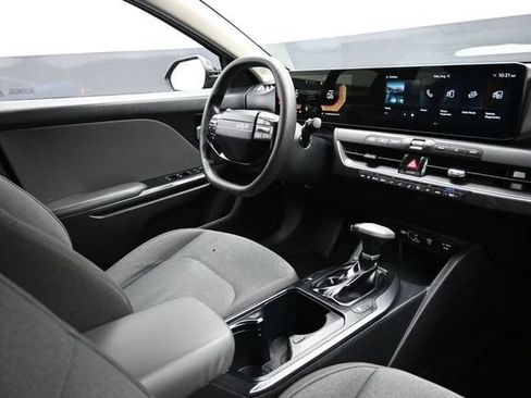 Used 2025 Kia K4 FWD image 12
