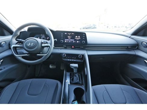 Certified 2025 Hyundai Elantra Sport image 12