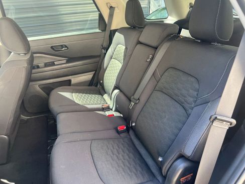 Used 2025 Nissan Pathfinder SV image 25