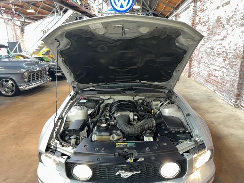 Used 2005 Ford Mustang GT RWD image 71