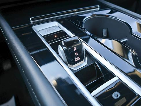 Used 2025 Volkswagen Atlas Cross Sport SE image 33