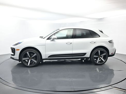 Certified 2025 Porsche Macan AWD/4WD image 2