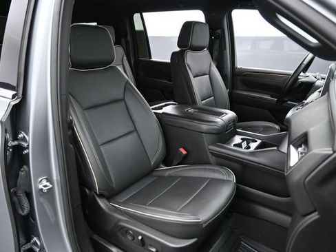 Used 2024 Chevrolet Suburban Premier AWD/4WD image 32