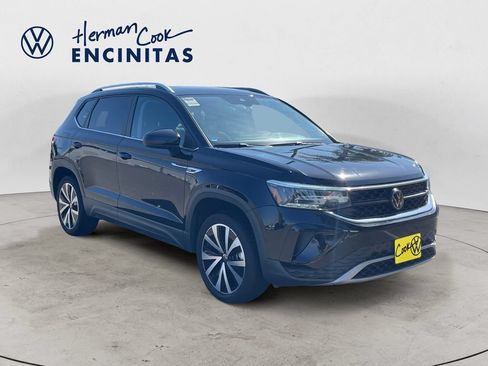 Certified 2023 Volkswagen Taos SE w/ Panoramic Sunroof Package FWD image 7