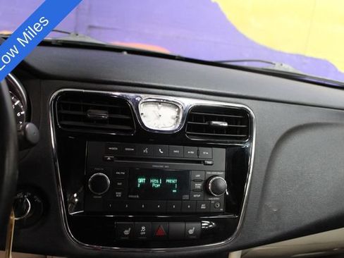 Used 2012 Chrysler 200 Limited FWD image 17