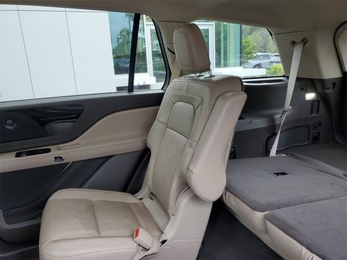 Certified 2022 Lincoln Aviator Reserve w/ Equipment Group 201A image 9