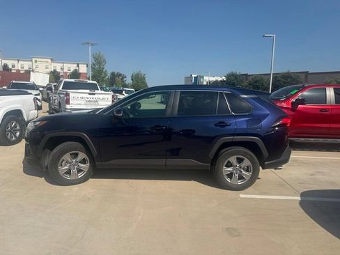 Used 2022 Toyota RAV4 XLE w/ Convenience Package FWD image 6