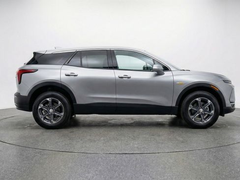 Used 2025 Chevrolet Blazer LT FWD image 11