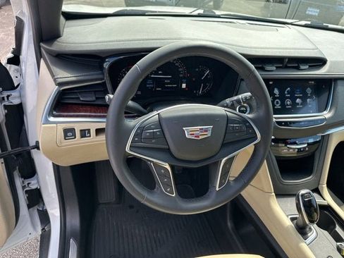 Used 2018 Cadillac XT5 Luxury AWD/4WD image 15