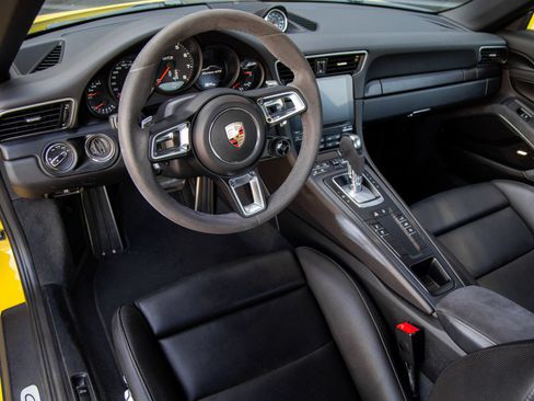 Certified 2017 Porsche 911 Carrera GTS RWD image 4