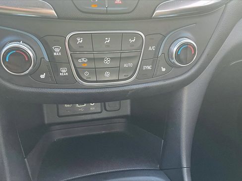 Used 2022 Chevrolet Equinox LT image 15