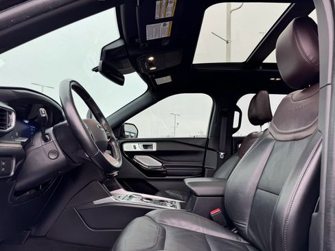 Certified 2022 Ford Explorer Platinum w/ Equipment Group 601A image 33