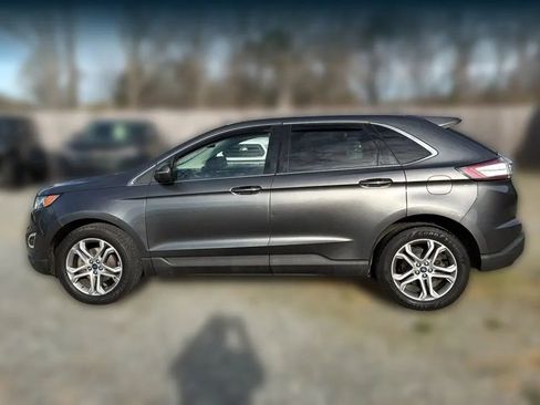 Used 2017 Ford Edge Titanium FWD image 4