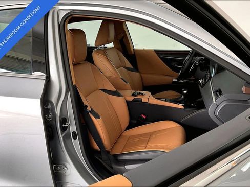 Used 2024 Lexus ES 350 Ultra Luxury w/ Accessory Package (Z2) image 11