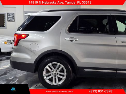 Used 2016 Ford Explorer XLT w/ Equipment Group 202A FWD image 11