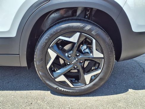 Used 2025 Kia Seltos S FWD image 23