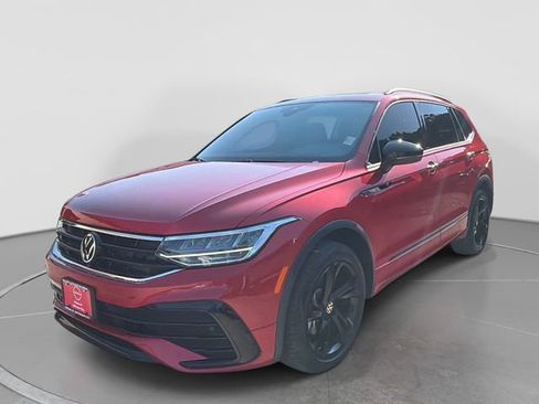 Used 2024 Volkswagen Tiguan SE R-Line w/ MDO Package, Three-Row FWD image 8