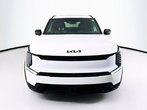New 2026 Kia EV9 Land w/ Nightfall Edition Package image 2