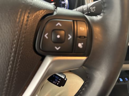 Used 2015 Toyota Highlander XLE AWD/4WD image 18