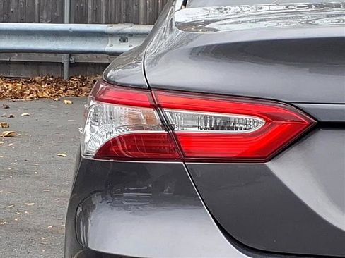 Used 2019 Toyota Camry L image 11