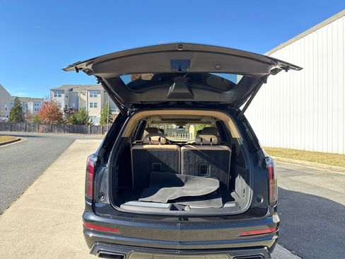 Certified 2023 Cadillac XT6 Sport w/ Platinum Package image 11