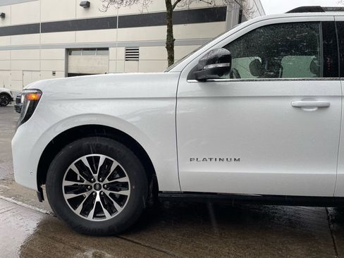 Used 2025 Ford Expedition Max Platinum image 8