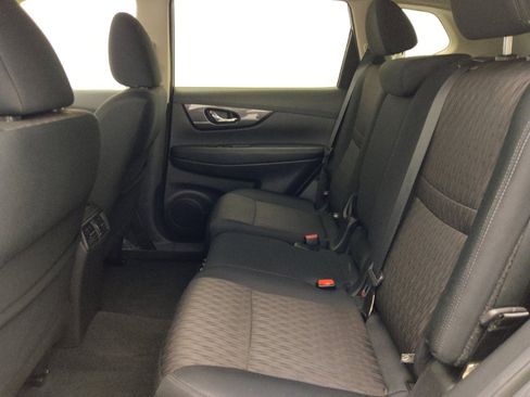Used 2019 Nissan Rogue S w/ Special Edition Package FWD image 18