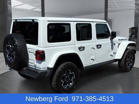 Used 2022 Jeep Wrangler Unlimited Rubicon 4xe w/ Cold Weather Group AWD/4WD image 5