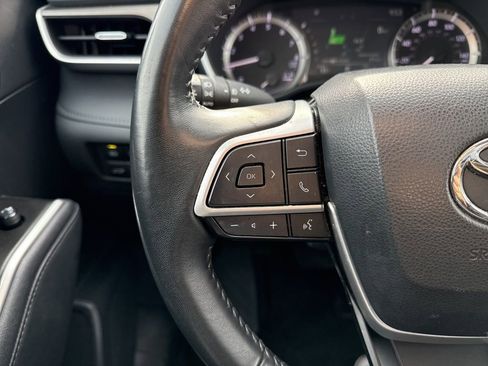 Used 2023 Toyota Highlander XLE image 10