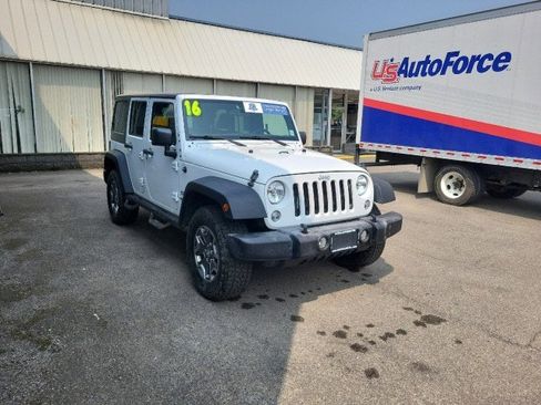 Used 2016 Jeep Wrangler Unlimited Sport w/ Connectivity Group image 5