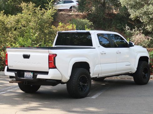 Used 2025 Toyota Tacoma SR5 AWD/4WD image 7