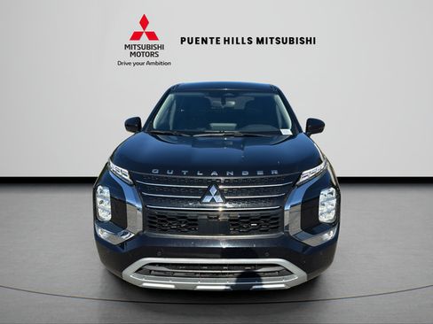 Used 2023 Mitsubishi Outlander 4WD Plug-In Hybrid image 8