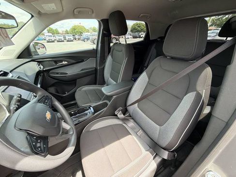 Used 2023 Chevrolet TrailBlazer LT FWD image 11