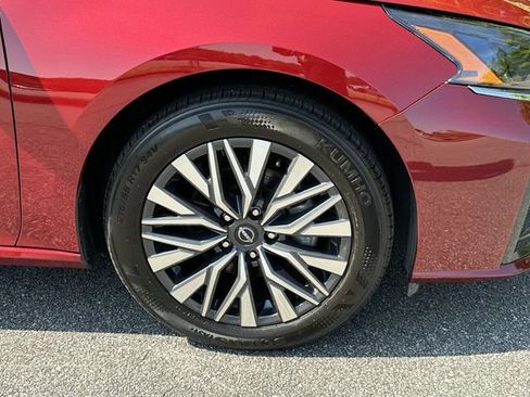 Certified 2025 Nissan Altima 2.5 SV FWD image 14