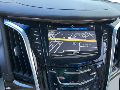 Used 2019 Cadillac Escalade Premium Luxury image 18