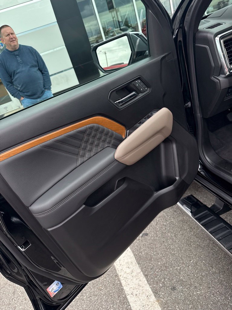 Used 2024 GMC Canyon Denali AWD/4WD image 3