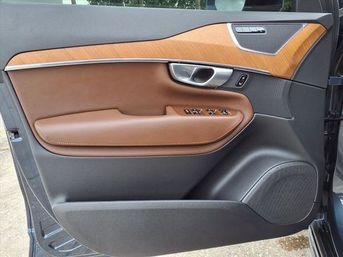 Used 2024 Volvo XC90 B6 Plus w/ Protection Package Premier image 24