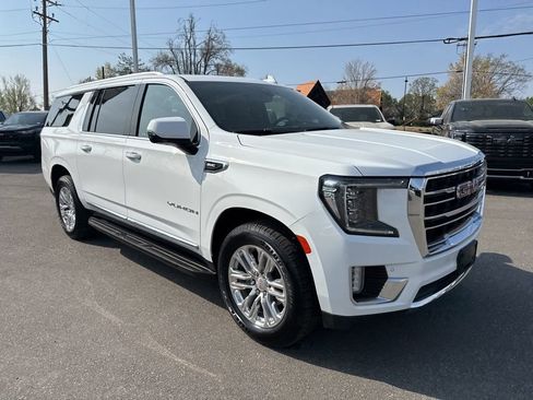 Used 2022 GMC Yukon XL SLT w/ SLT Premium Package image 7