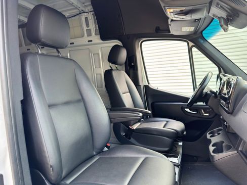 Used 2023 Mercedes-Benz Sprinter 2500 image 34