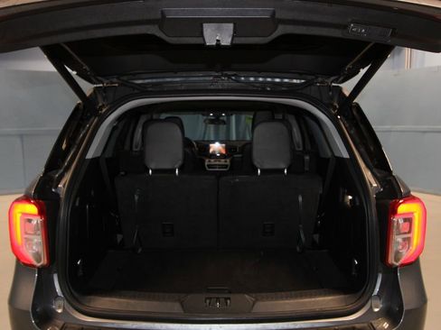 Used 2023 Ford Explorer XLT w/ Equipment Group 202A image 38