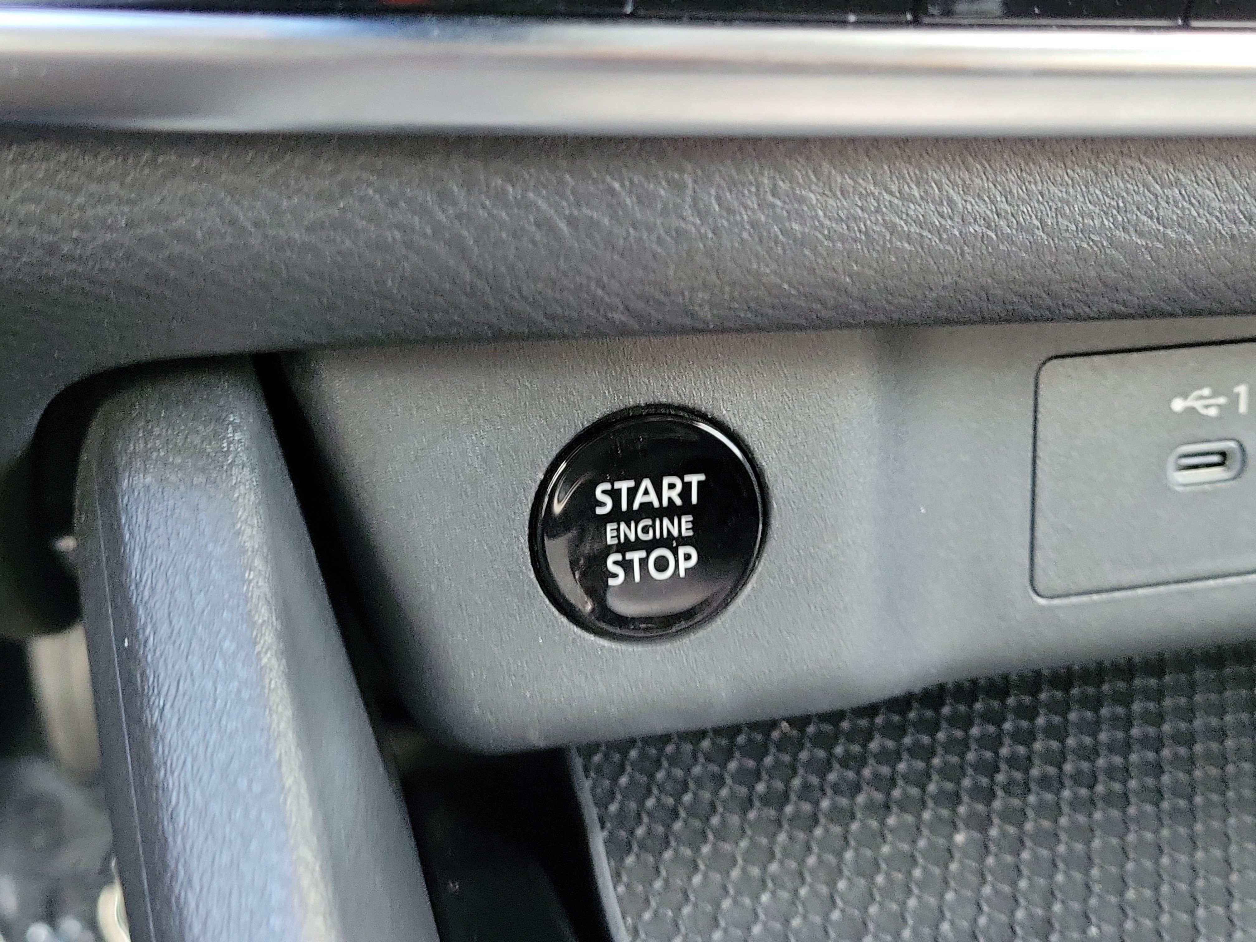Certified 2024 Nissan Rogue SV FWD image 32
