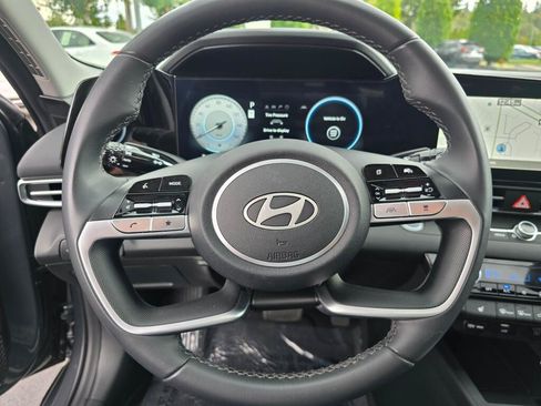 Used 2024 Hyundai Elantra Limited FWD image 17