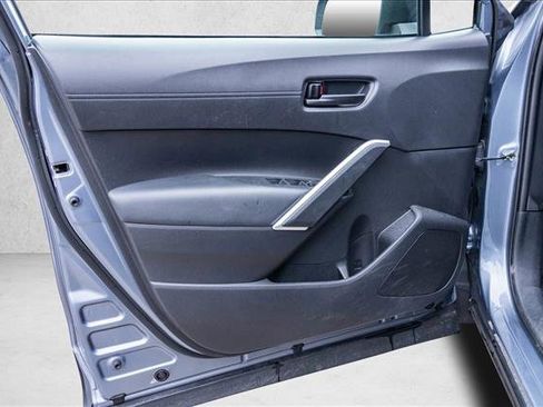 Used 2022 Toyota Corolla Cross LE w/ Moonroof Package image 12