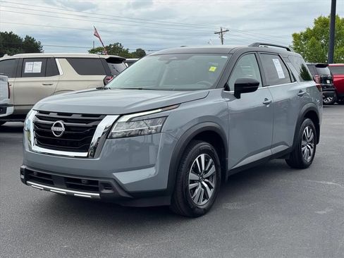 Used 2024 Nissan Pathfinder SL FWD image 7