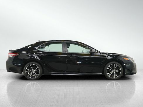 Used 2019 Toyota Camry SE w/ Convenience Package FWD image 6