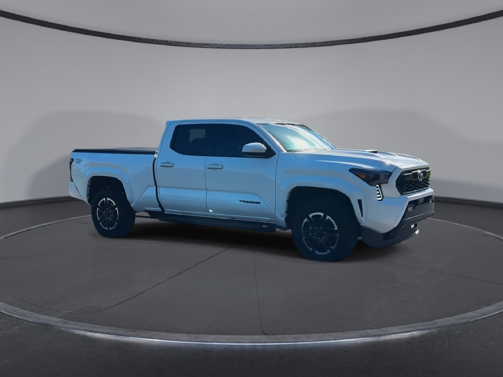 Used 2025 Toyota Tacoma TRD Sport AWD/4WD image 2
