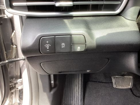 Used 2025 Hyundai Elantra SE w/ Cargo Package FWD image 28