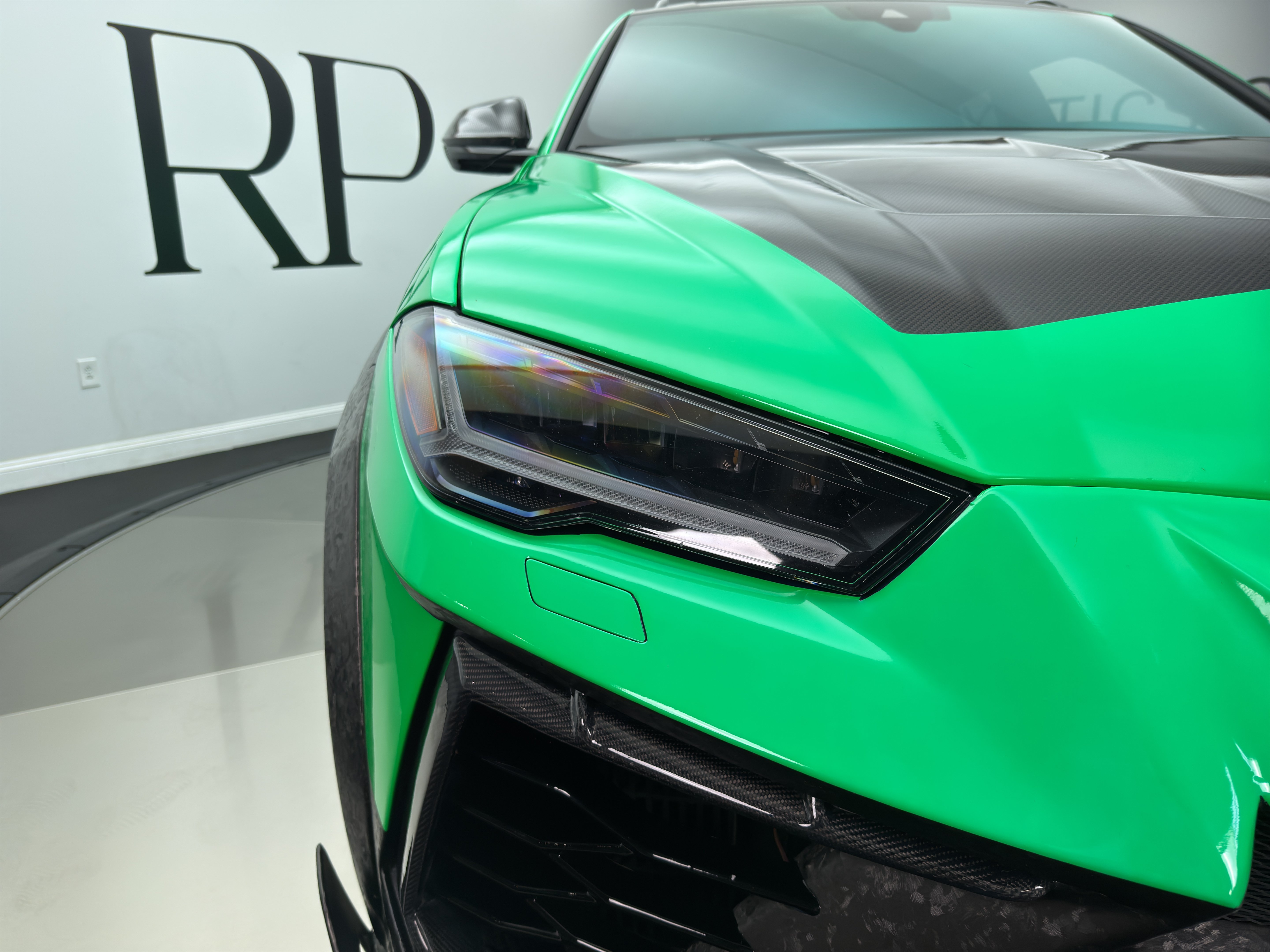 Used 2022 Lamborghini Urus AWD/4WD image 10