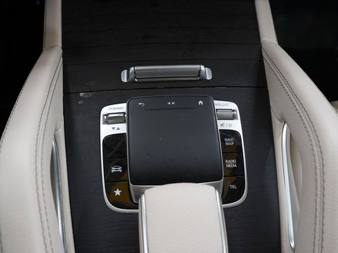 Used 2020 Mercedes-Benz GLE 350 4MATIC w/ Premium Package image 24